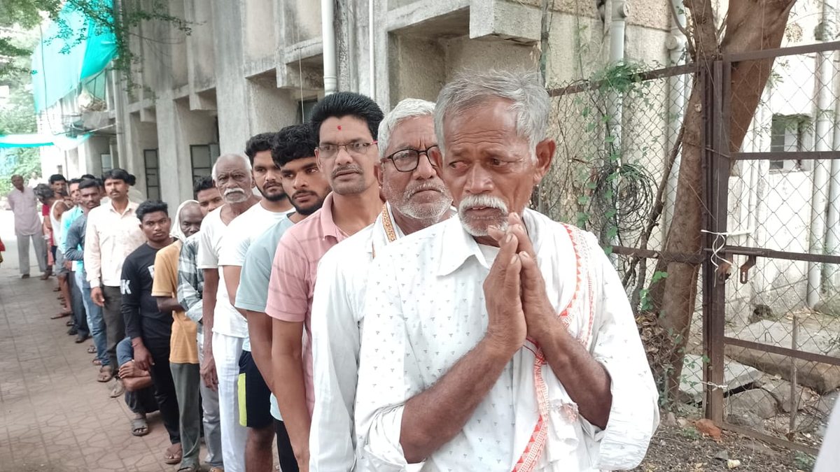 Caregivers waiting — Nithya Annadhan Seva